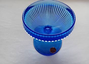 Kobaltowy pucharek AB Nybro Glasbruk - Szwecja. II połowa XX w.