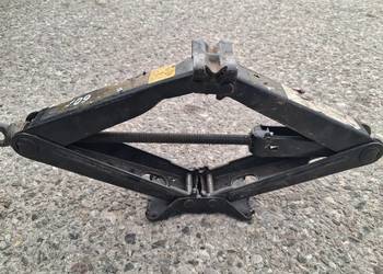 Lewarek samochodowy trapezowy