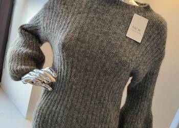Stylowy sweter szary lub brązowy z bufiastymi rękawami