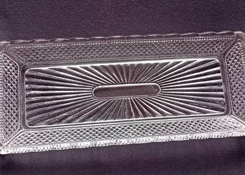 Tacka - keksówka produkcji huty Hortensja, model nie katalogowy.