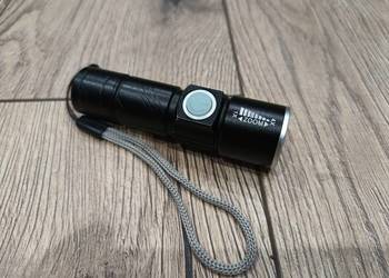 Latarka USB