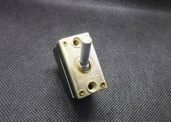 Przełącznik WG-15-2S lotniczy dwu pozycyjny Nowe