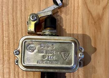 Wyłącznik krańcowy FAEL MP0-5 w obudowie metalowej z napędem teleskopowym i