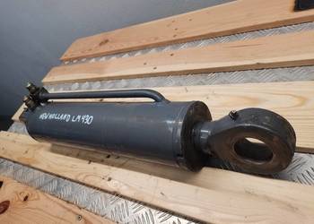 New Holland LM 435 {Cylinder hydrauliczny kompensacyjny}