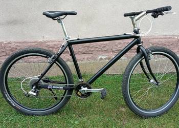 Rower MTB w czarnym macie na Shimano Altus CT90!