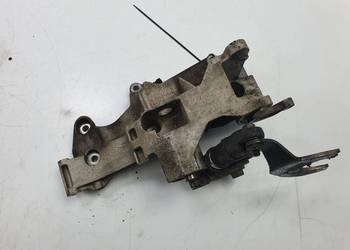 ŁAPA OSPRZĘTU AUDI A4 B6 038903143AE