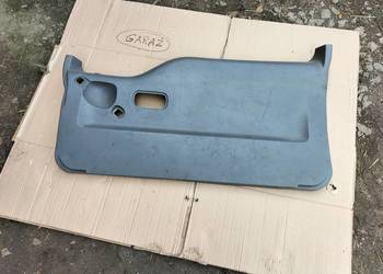 MAVERICK NISSAN TERRANO 909000F000 OSŁONA TAPICERKA TYLNEJ KLAPY BAGAŻNIKA