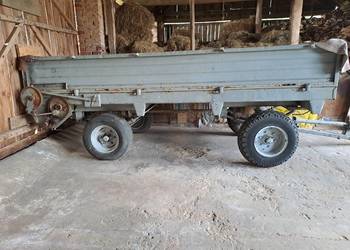 Przyczepa rozrzutnik dwuosiowy