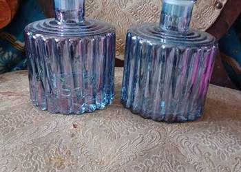 turkusowe karafki wykonane ze szkła sodowo-wapniowego lata 40 te