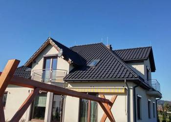 GROM-TECH oferuje montaż instalacji odgromowych na domach i innych