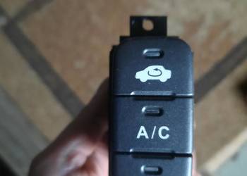 Włącznik klimatyzacji podgrzewanej szyby Honda Civic VII