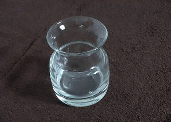 Stylowy Wazon z Grubego Szkła – Solidny i Ponadczasowy