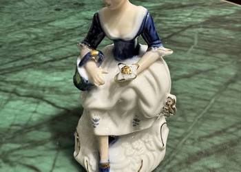 Figurka porcelanowa z czasów PRL lata 80 te dama z koszyczkiem