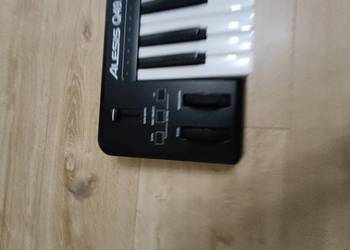 Keyboard Alesis q49