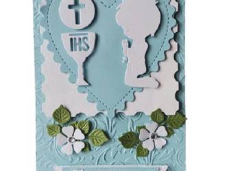 Zaproszenia Komunia Chłopiec Klęczący Kielich Serce B6 Błękit – Biel