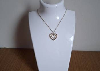 Sprzedam zawieszkę z kamieniami na łańcuszku