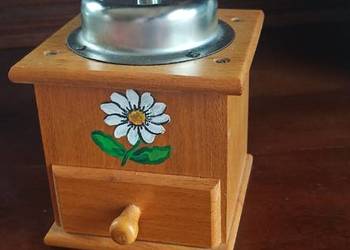 Młynek do kawy. Z korbą .