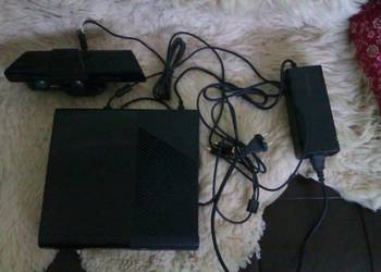 Xbox 360 E Console plus dodatkowe akumulatorki do padów z ładowarką