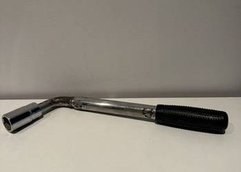 Klucz do kół samochodowych