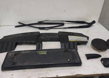 CHRYSLER VOYAGER 2.5CRD 00-05 LISTWA POD TABLICĘ REJESTRACYJNĄ
