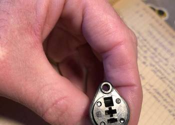 Unitra gniazdo głośnikowe DIN 3-pinowe z wyłącznikiem, do montażu;