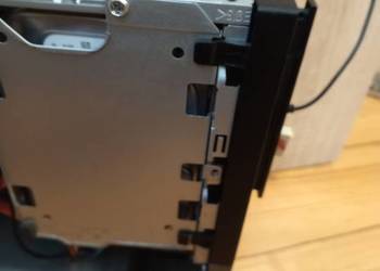 Dell Vostro 3471 z procesorem i3‑9100, dyskiem SSD 256GB oraz HDD 1TB.