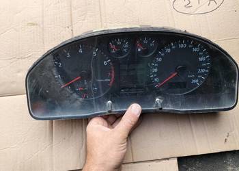 AUDI A4B5 A4 B5 8D0919861C  LICZNIK ZEGARY