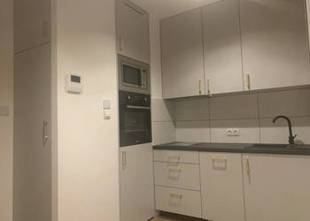 Dwa osobne, nieprzechodnie pokoje, balkon, szybki dojazd do centrum Warsza…