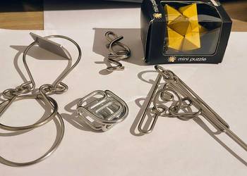 Zestaw łamigłówek logicznych 5 szt. – metalowe wire puzzle + Fridolin mini