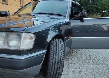 Mercedes Benz coupe W124