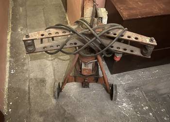 Hydrauliczna giętarka do rur