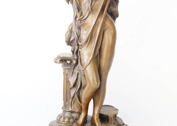 Kobieta przy filarze figura z brązu rzeźba secesja piękna