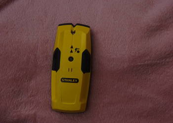 Wykrywacz profili Stanley S100.