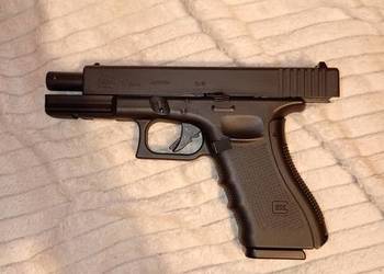 Pistolet wiatrówka z nabojami z CO2 z blowbackiem i amunicja 4.5 mm bb