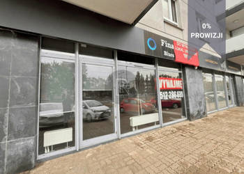 Przestronny lokal z panoramicznymi witrynami i trawnikiem – idealne rozwią…