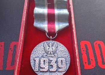Medal Za Udział w Wojnie Obronnej 1939 – Oryginał z Etui, PRL