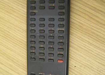 Pilot do telewizora stan b.dobry US 0389