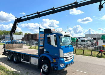 Budowlany 6x4 platforma z dzwigiem Mercedes