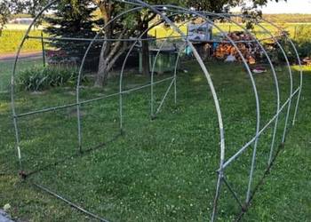 Solidna metalowa konstrukcja tunelowa