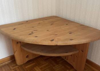 Stolik narożny z półka, drewno