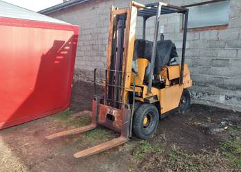 Wózek widłowy GPW C-330 koła bliźniaki uszkodzony rozdzielacz oleju Wózek widłowy GPW C-330 koła bliźniaki uszkodzony rozdzielacz oleju