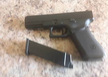 Replika asg  WE  Glock G 17 gen.5 green gaz + zap.magazynek