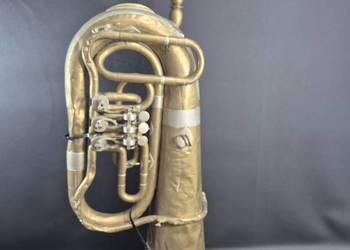 stary, mosiężny instrument dęty blaszany