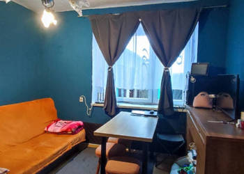 Na sprzedaż dom jednorodzinny z potencjałem adaptacyjnym.