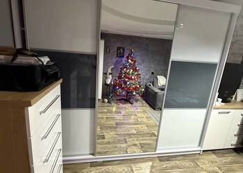 Sprzedam dużą szafę przesuwną