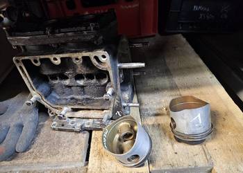 Mercury 200 blok 20km tłoki cylindry 20 HP 20hp kartery pierścienie tłok