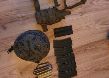 Pozostałości szpeju do asg magazynki Hełm akumulatory baterie kabura