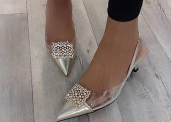 (40/41) Złote, bogato zdobione czółenka wieczorowe z odkrytą piętą, NOWE