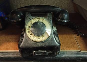 Stary telefon tarczowy PRL