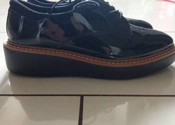 Sprzedam damskie nowe buty firmy Marks&Spencer czarne lakierki